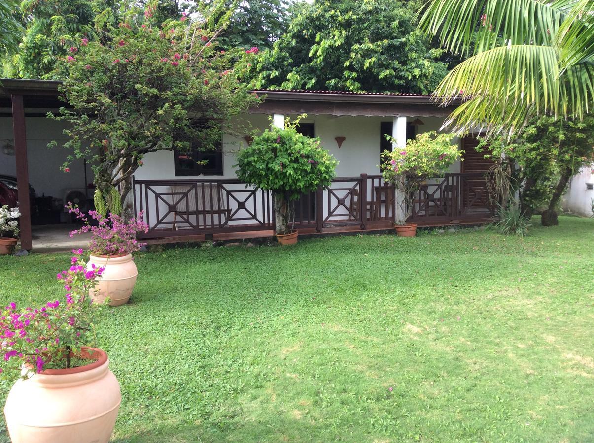 Le Bungalow Des Bougainvilliers Ducos Eksteriør bilde